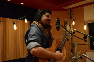 Para Leo Garzón “el que canta abre su vida a los demás”