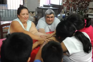 Adopción múltiple: cuatro hermanitos completaron el sueño de una pareja en el barrio 20 de Junio