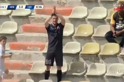 El gol mejor festejado: un futbolista subió a la tribuna para aplaudir su propia jugada