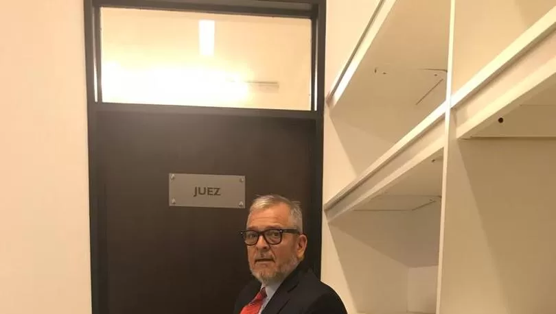 EL PRIMER JUEZ DEL PODER JUDICIAL DE MONTEROS. Mario Velázquez. 