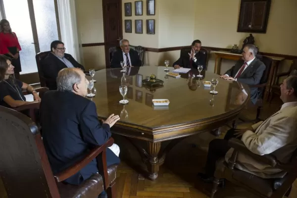 Apuntan a designar al jefe de los Defensores
