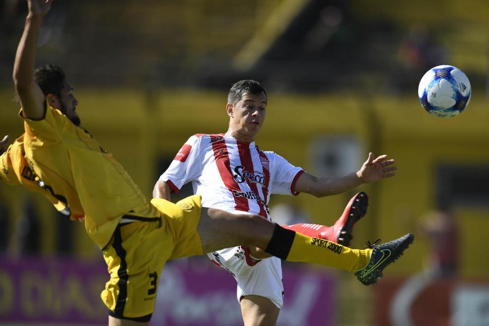 San Martín regaló dos puntos ante Flandria y no pudo subirse a la cima