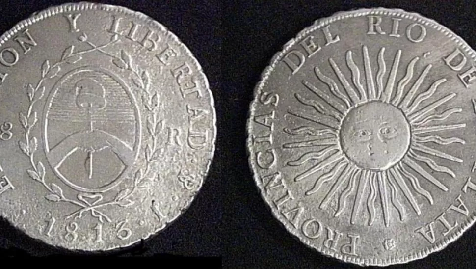EL PRIMER METÁLICO. Anverso y reverso de la moneda de 1813.