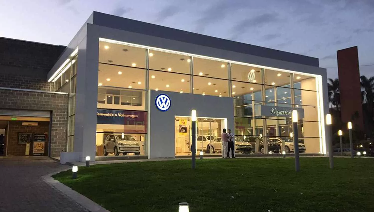 Alperovich presenta el nuevo Volkswagen Virtus en Tucumán