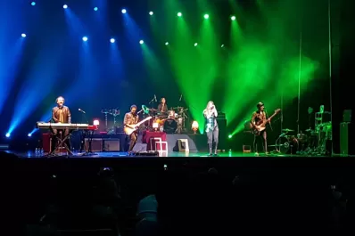 La Oreja de Van Gogh hizo vibrar a los tucumanos en su primer show