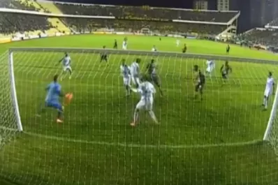 Increíble: The Strongest le empató a Atlético con un gol de espalda