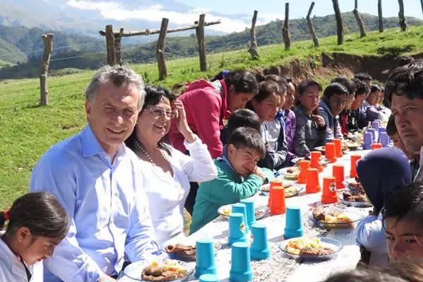 Macri almorzó con los alumnos y los docentes de la escuela de Anfama