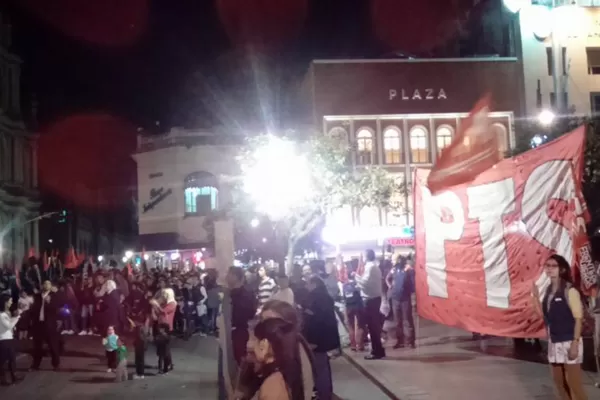 La protesta contra el aumento de tarifas se escuchará hoy con un ruidazo en Tucumán