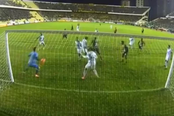 Increíble: The Strongest le empató a Atlético con un gol de espalda