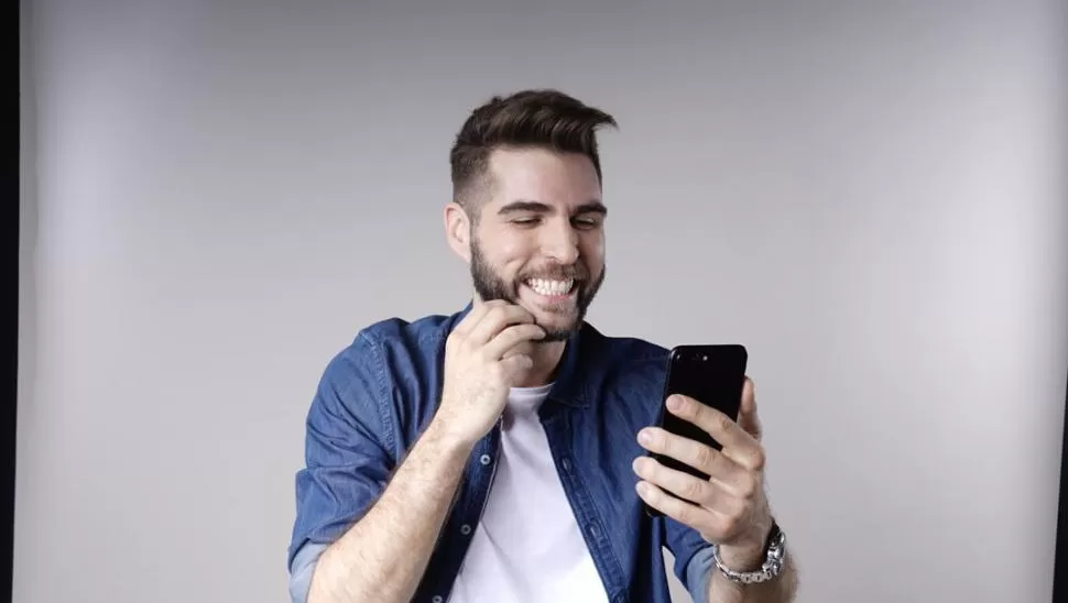 EN LAS REDES SOCIALES. Juampi González comenzó en el teatro pero su gran despegue fue con Internet. Prensa Juampi González.-