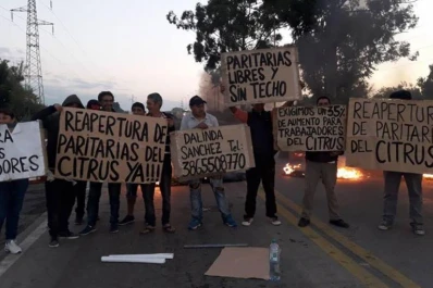 Empleados del citrus cortan distintos tramos de la ruta 38 para pedir la reapertura de las paritarias