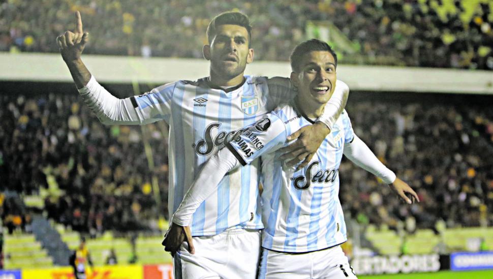 El histórico triunfo en La Paz le da oxígeno a Atlético