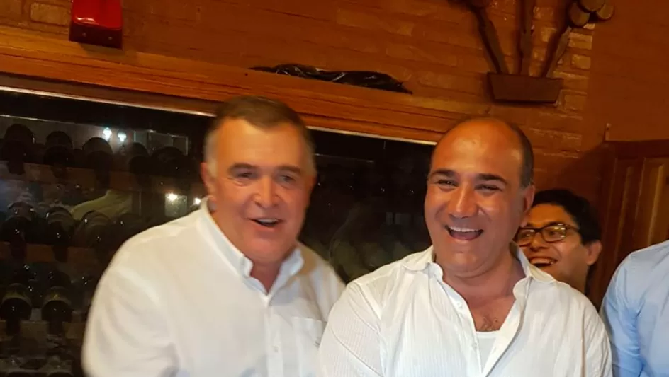 CORTE DE TORTA. Manzur celebró con Jaldo su cumpleaños 60. 