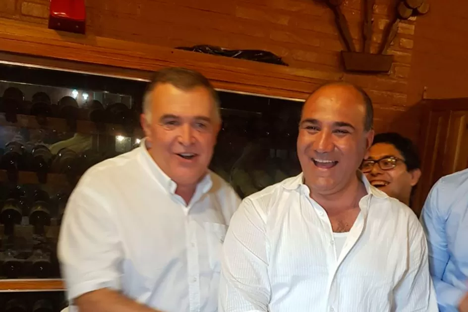 CORTE DE TORTA. Manzur celebró con Jaldo su cumpleaños 60. 