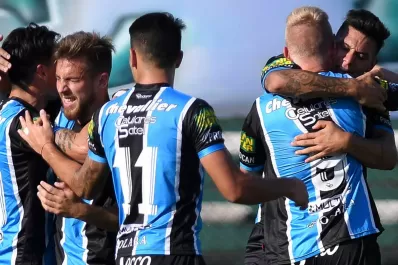 Almagro derrotó a Flandria y desplazó a San Martín de la punta del campeonato