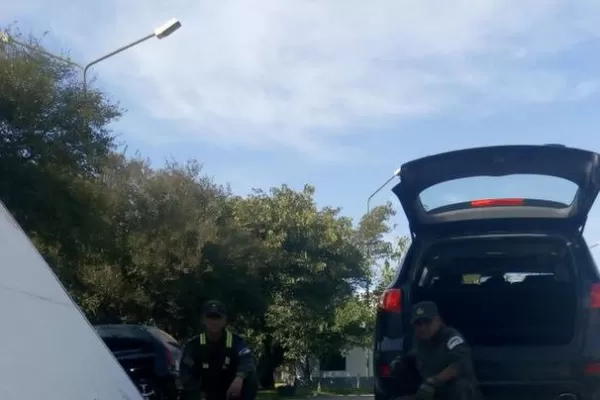 Ocultaban 105 kilos de cocaína en las puertas de un auto