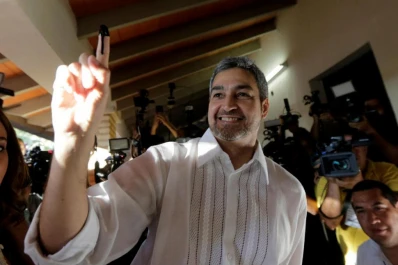 En Paraguay eligen presidente a un ex senador de 46 años