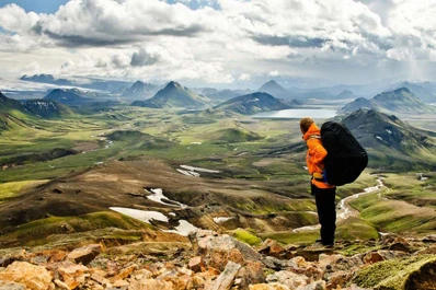 Una aerolínea paga a una pareja para que viaje por el mundo con todo incluido