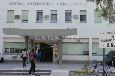 Aumentan la seguridad en Filosofía y Letras tras la denuncia de que una alumna fue acosada en un baño