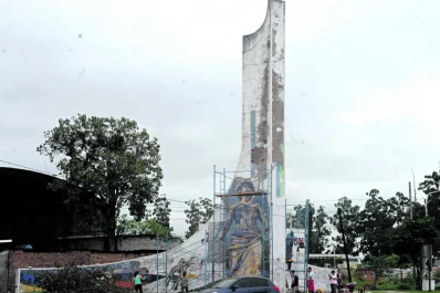 Arte y color en la bienvenida a la ciudad