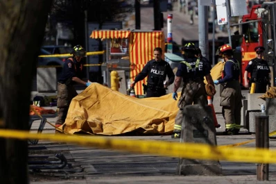 Un conductor chocó y mató a nueve peatones en Canadá