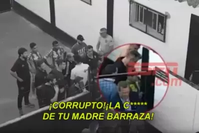 Video: los jugadores de Aldosivi explotaron contra el árbitro tras la derrota ante Deportivo Riestra