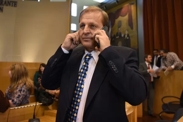 Cortalezzi le replicó a Alfaro: lo invito para que vayamos juntos a hacernos la rinoscopía