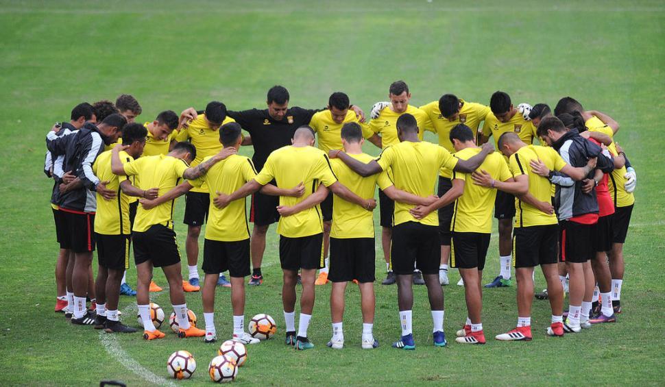The Strongest, el próximo rival de Atlético, se entrenó a la luz de las velas
