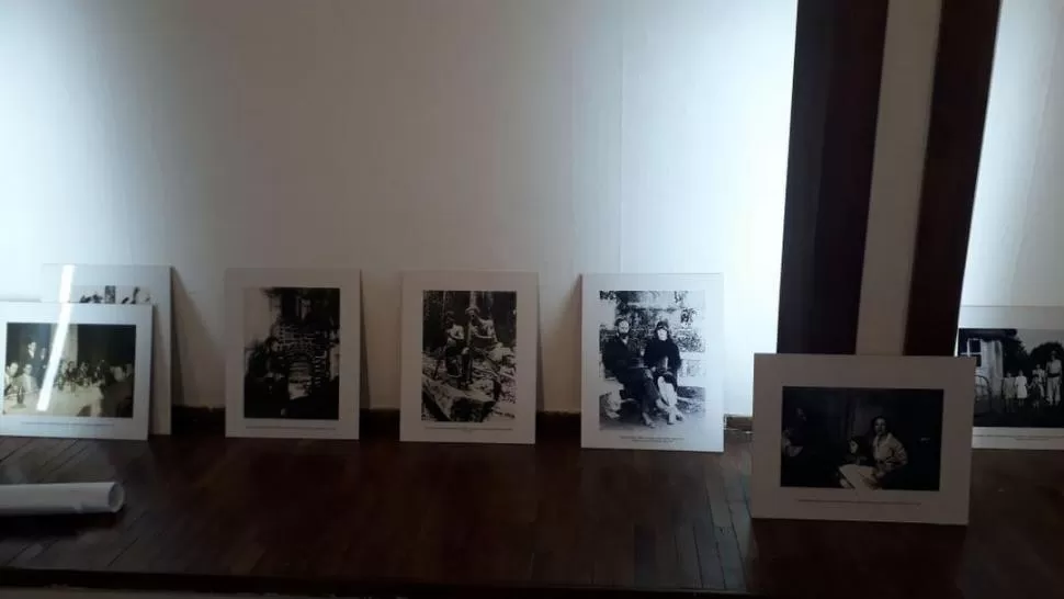 SALA DE ARCOS. Las fotos de la Biblioteca Nacional, que muestran a Horacio Quiroga en escenas familiares, esperan su turno para ser colgadas. Prensa Centro Cultural Virla