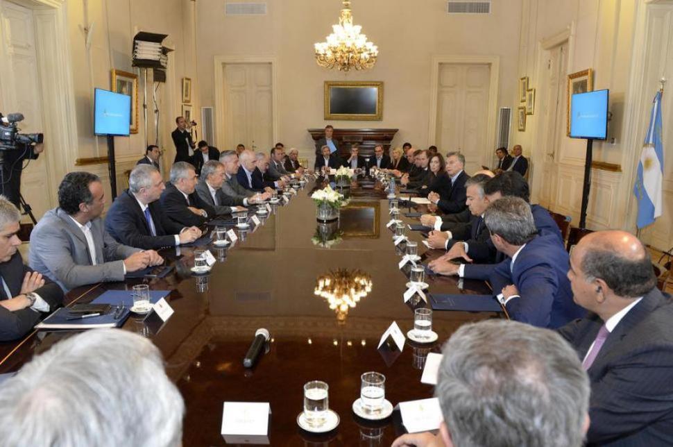 Macri quiere que, por ley, las tarifas no tengan tributos