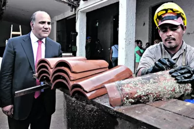 “No tengo qué reducir porque no cobro impuestos a la luz”, dijo Manzur