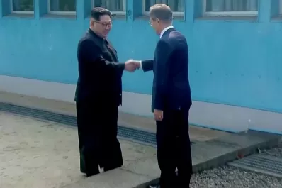 Histórica cumbre: Kim Jong Un cruzó la frontera con Corea del Sur