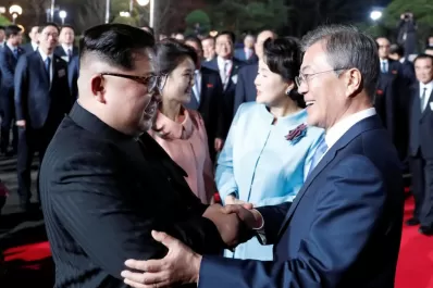 El encuentro en la frontera coreana y la foto para la historia