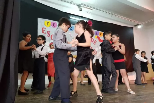 En el aniversario de la escuela 9 de Julio, la alegría le cortó el paso a la solemnidad
