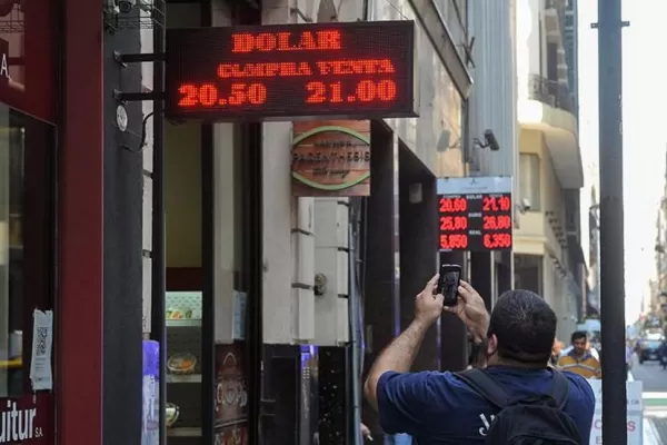 Tras otra fuerte suba, el dólar cerró a $ 20,90
