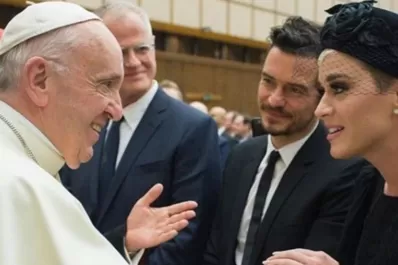 Katy Perry y Orlando Bloom fueron recibidos por el papa Francisco