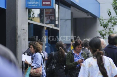 Un lunes con actividad comercial, pero sin bancos