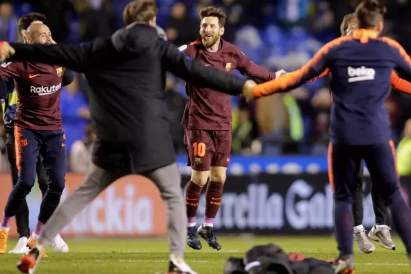 Messi marcó un hat-trick y Barcelona gritó campeón