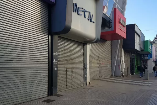 Qué pasará hoy y mañana con los shoppings, los comercios y los bancos