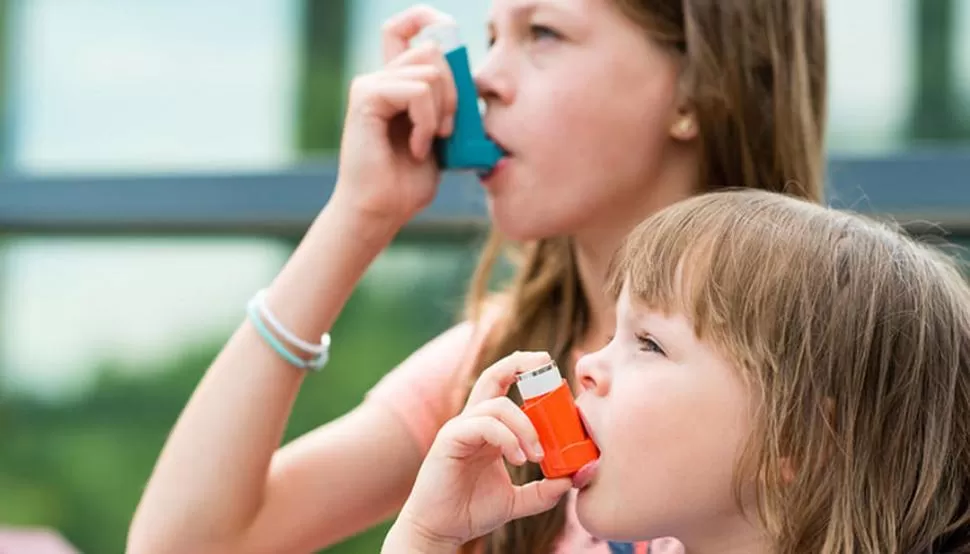 VULNERABLES. Los niños asmáticos no deben dejar de hacer deportes controlados por sus pediatras.  