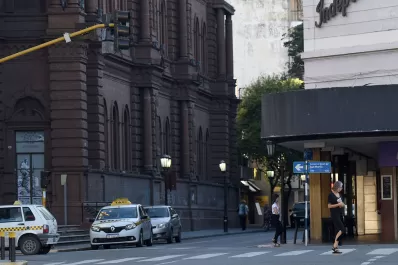 Qué pasa con los colectivos, shoppings y comercios durante el feriado por el Día del Trabajador