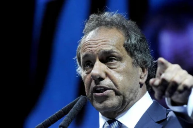 Acusan a Scioli de recibir dádivas de empresarios