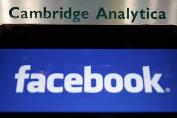 Cambridge Analytica anuncia su cierre tras escándalo de Facebook