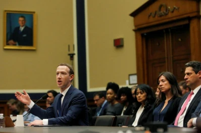 Cierra la firma acusada de usar datos de Facebook