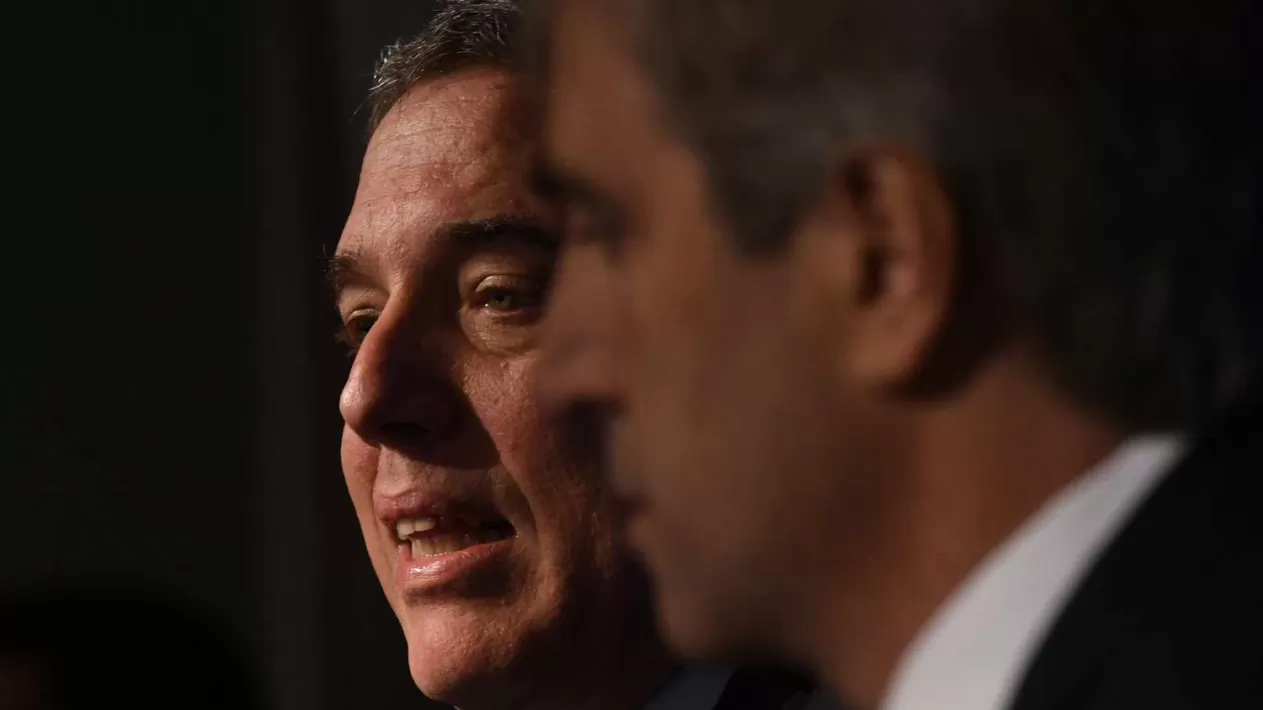 MINISTROS. Dujovne y Caputo, durante la conferencia de prensa. TÉLAM