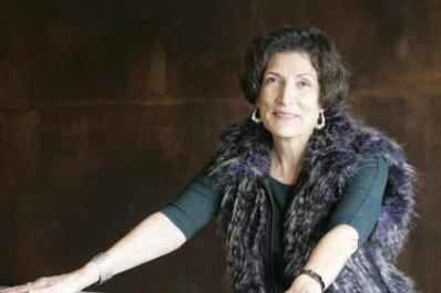 Premiaron a la escritora mexicana Guillermoprieto