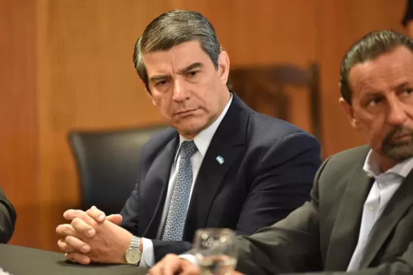 A puertas cerradas, Maley da el informe de seguridad en la Legislatura