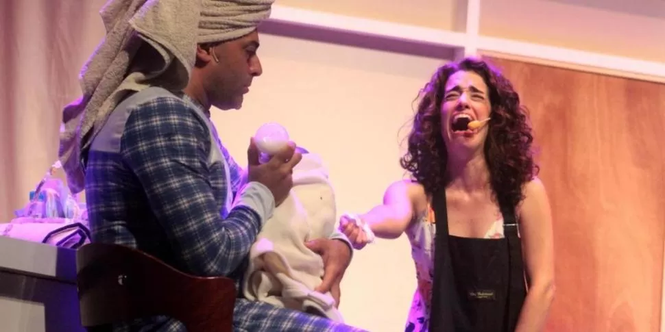 PROBLEMAS POR VENIR. Presta y García conforman una pareja con dudas en la obra que dirige Diego Reinhold. Teatro Oriente.