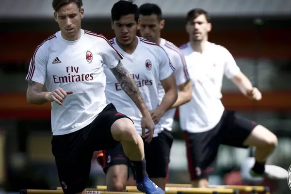 Lucas Biglia practicó con el plantel de Milan y puede reaparecer ante Juventus