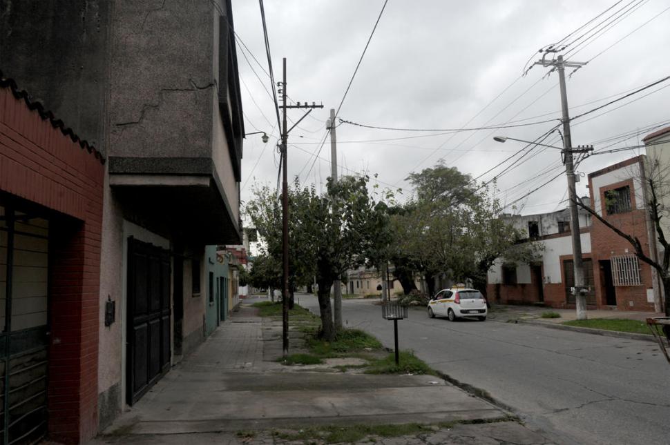 URUGUAY AL 700. La comerciante fue sorprendida frente a su casa. la gaceta / foto de franco vera 
